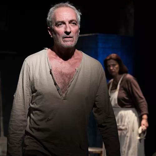 Είκοσι έξι και μία...