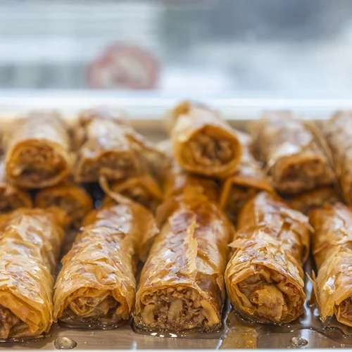 Ζαχαροπλαστείο " Ο Τάσσος" : Λαχταριστά σμυρνέικα γλυκά από το 1955