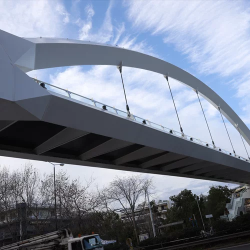 Παραδόθηκε η νέα πεζογέφυρα επί της Λεωφόρου Μεσογείων στην Αγία Παρασκευή