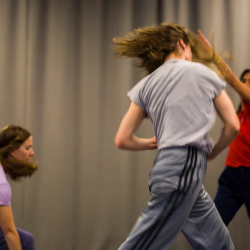 Η Ίρις Καραγιάν επιστρέφει με το "Make any sound - Make any sound move - Make any sound move us"