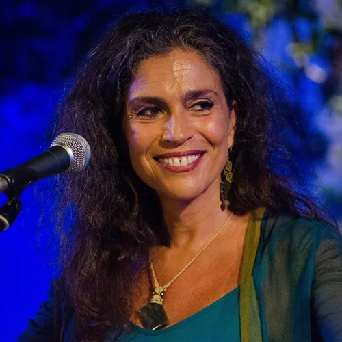 Σαβίνα Γιαννάτου: "Από τον ελεύθερο αυτοσχεδιασμό παίρνω τη χαρά του παιχνιδιού"