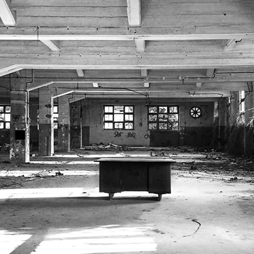 "Forsaken Places": Η έννοια της "εγκατάλειψης" μέσα από τα φωτογραφικά έργα της Υπατίας Κορνάρου και της Ελισσάβετ Ευσταθίου