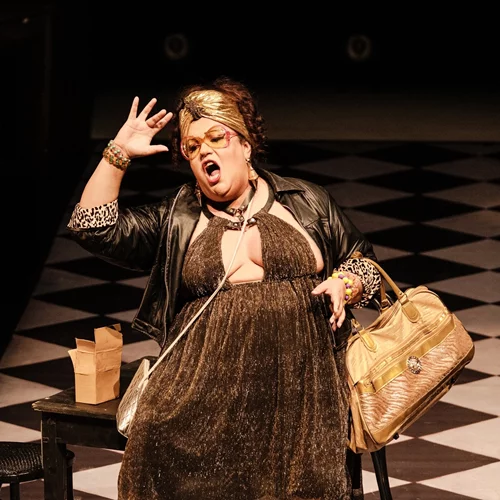 Μια "Κασσάνδρα" με άγαρμπα πέρα-δώθε μεταξύ Τρωικού Πολέμου και 21ου αιώνα