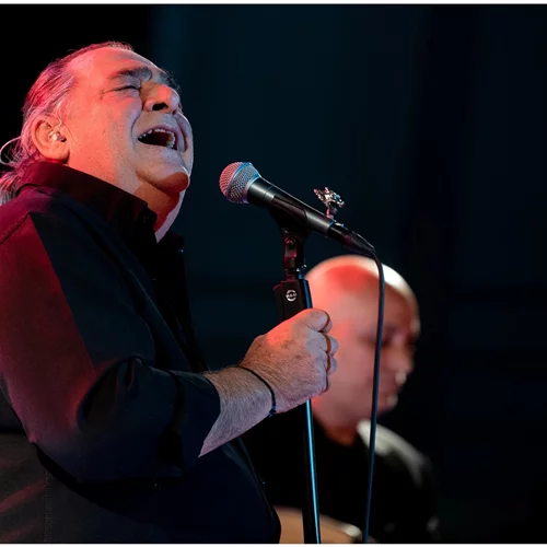 "Καλησπέρα και καλή βραδιά": Η βιογραφία του Βασίλη Καρρά στο θέατρο Άλσος