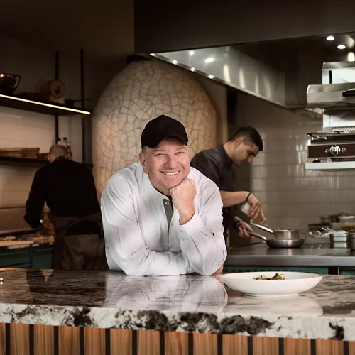 Ήξερες ότι ο Έκτορας Μποτρίνι φτιάχνει καταπληκτικό τζατζίκι;