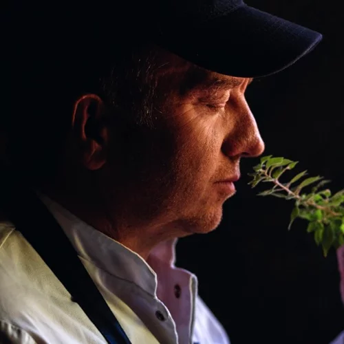 Ο Έκτορας Μποτρίνι υπογράφει εξ ολοκλήρου τη γεύση των "Katikies"