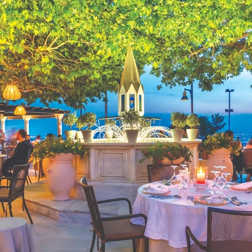 "Ελαίας Γη": Ρετρό κομψότητα