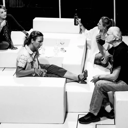 Πρόωρη αυλαία αλλά και νέα πρεμιέρα στο Θέατρο Οδού Κεφαλληνίας