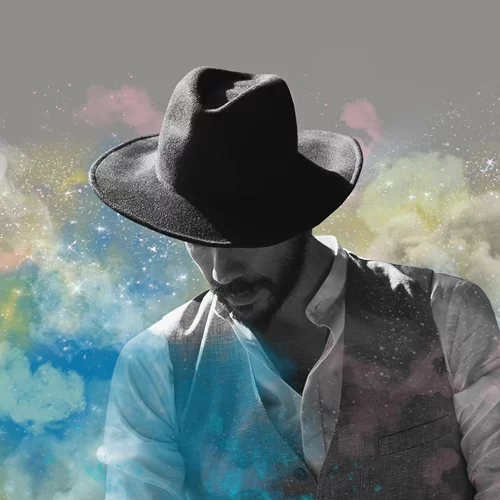 Ο Πάνος Μουζουράκης μάς δίνει ραντεβού στον Κήπο του Μεγάρου