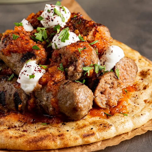 Στην "Kantina by Stavros Varthalitis" θα δοκιμάσεις τα κεφτεδάκια και το κοκκινιστό μοσχαράκι αλλιώς