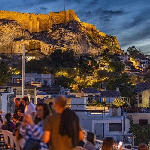 Πριν και μετά το Cine Paris: Μπαρ και εστιατόρια στην Πλάκα