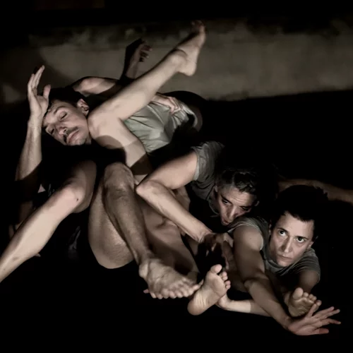 Εφήμερες αποκαλύψεις και γκροτέσκες εικόνες στον "Κήπο"