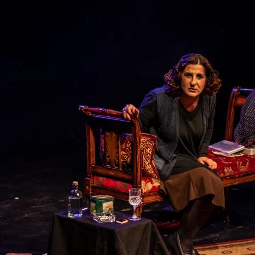 "Ρόζα Εσκενάζυ, η βασίλισσα του ρεμπέτικου": Παράταση λόγω επιτυχίας για την παράσταση που σκηνοθετεί ο Αντώνης Λουδάρος