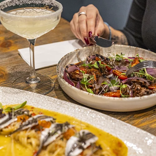 "Musique All Day Resto Bar"