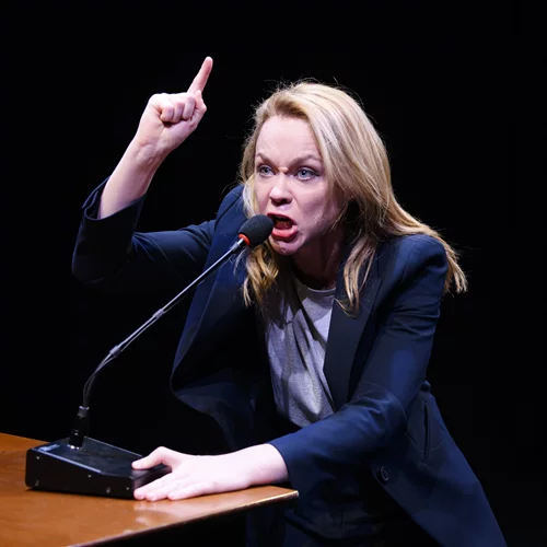 Η Λένα Παπαληγούρα μιλάει για το "Prima facie": "Κάνω θέατρο γιατί νιώθω ότι έχω χρέος να μετακινήσω το θεατή"