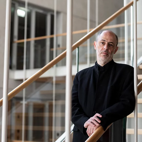 Ο Φίλιππος Τσαλαχούρης σε μια συναυλία μελοποιημένης ποίησης στο Ολύμπια