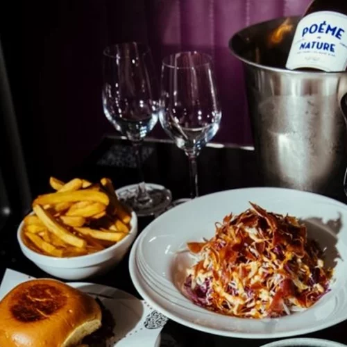 Love on the Dancefloor: Ο Άγιος Βαλεντίνος γίνεται disco εμπειρία στο Burger Disco Club