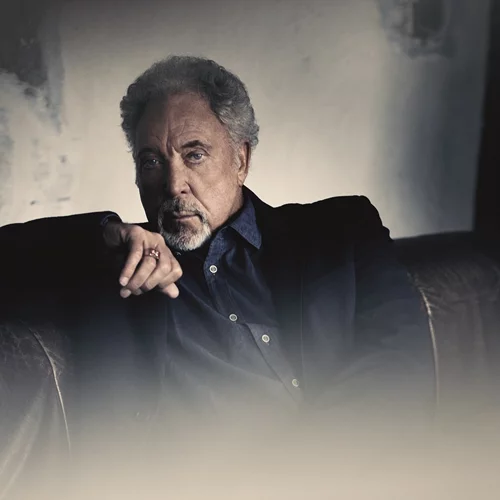 Tom Jones: Θρύλος του τραγουδιού, σύμβολο του σεξ, αλλά και σερ