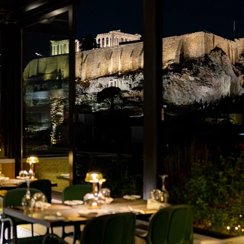 Sense: Η μαγεία των γιορτών με θέα την Ακρόπολη