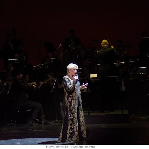 Μαρινέλλα: Αποθέωση από 5.000 κόσμου, σε μια θαυμάσια σύμπραξη με τη Συμφωνική Ορχήστρα "Φιλαρμόνια"