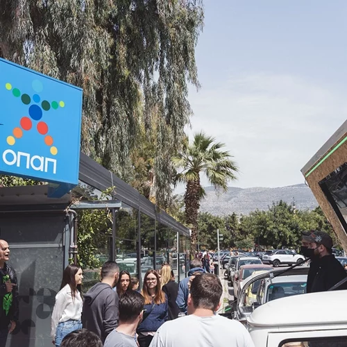 Διασκέδαση με πρωταγωνιστές τα "ΕΦΤΑΡΙΑ" του ΣΚΡΑΤΣ σε κατάστημα ΟΠΑΠ της Κηφισιάς – Ξεχωριστό event με πολλές εκπλήξεις την Τρίτη το απόγευμα