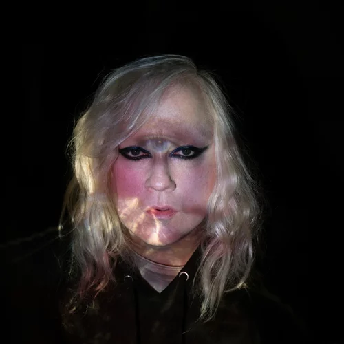 Anohni: Ξεκινά ευρωπαϊκή περιοδεία κάτω από τη λάμψη της Ακρόπολης