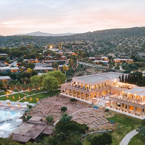 Grecotel Cape Sounio | Αθηναϊκή Ριβιέρα: 6 λόγοι για να κάνεις διακοπές στο εμβληματικό resort που αγαπούν μικροί και μεγάλοι