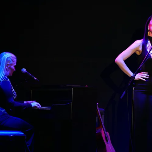 Μυσταγωγία με τις αδερφές Βουγιουκλή στο Theatre of the NΟ