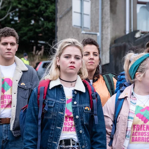 Η Λίσα ΜακΓκι των "Derry Girls" επιστρέφει στο Netflix με το "How to Get to Heaven from Belfast"