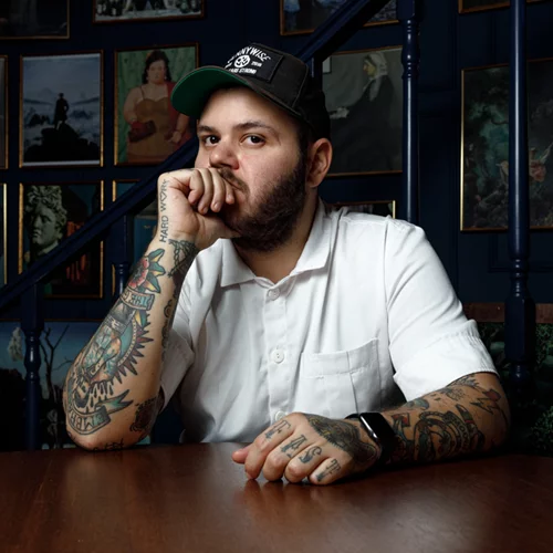 Ο Άνταμ Κοντοβάς υπογράφει το νέο bar-food μενού του "Mr.Fox"