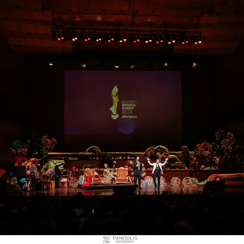 Θεατρικά Βραβεία Κοινού 2024 από το αθηνόραμα: όλα όσα έγιναν στη συγκινητική τελετή απονομής που ένωσε όλες τις γενιές θεατών και ανθρώπων του θεάτρου