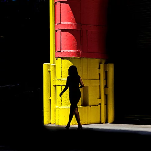 Ιστορίες γεμάτες χρώμα στην έκθεση φωτογραφίας της Blank Wall Gallery