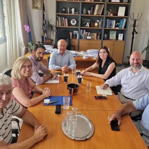 Πώς οριοθετείται η βιώσιμη κρουαζιέρα στη Σαντορίνη: Τι συμφώνησαν Δήμος και Διεθνής Ένωση Εταιρειών Κρουαζιέρας (CLIA)