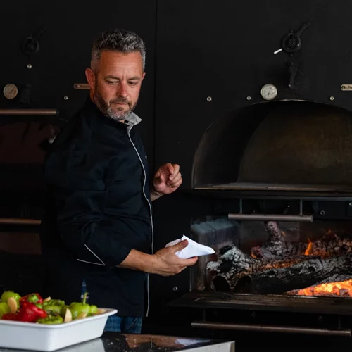 O Γιάννης Παρίκος μαγειρεύει το sequel του "Artisanal"