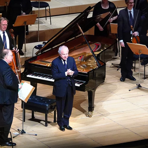 Άντρας Σιφ – Κυπριανός Κατσαρής: Δύο μεγάλες προσωπικότητες του πιάνου συναρπάζουν στο Μέγαρο