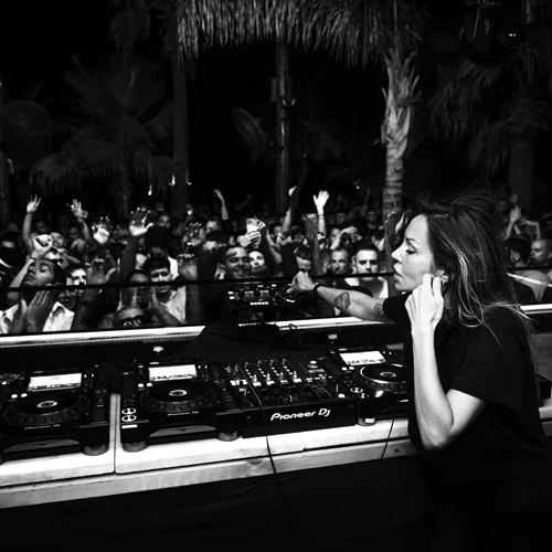 Το "Bolivar Beach Club" ξεσηκώνει την αθηναΪκή νύχτα με δύο μοναδικά dj sets