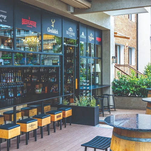 "Cava Vinoterra": Τα κρασιά του καλοκαιριού σερβίρονται στη Μαρίνου Αντύπα