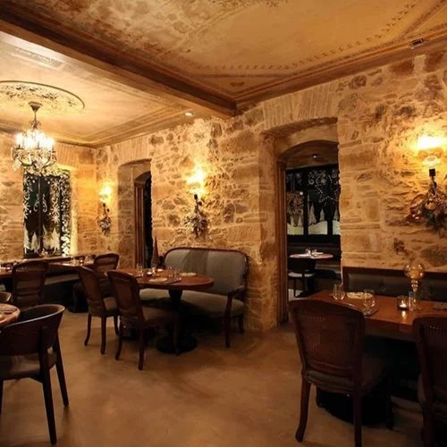 "Mouton": ένα ατμοσφαιρικό wine bar & resto στο Κολωνάκι