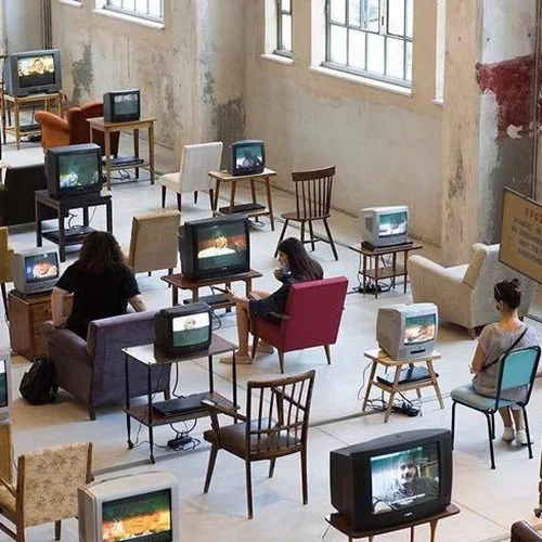 10+ εκθέσεις σύγχρονης τέχνης που λάμπουν σαν αστέρια μέσα στις γιορτές – Ώρα να τις δείτε από κοντά