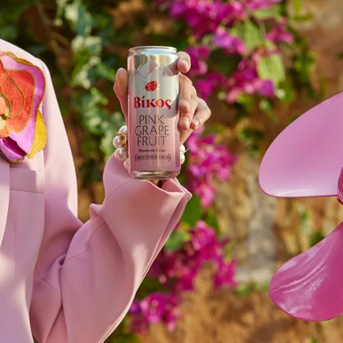 Στη βεράντα ολοταχώς με τρία μοναδικά pink κοκτέιλ