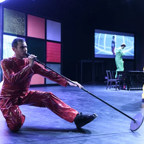 Millennials: Το θέατρο της χαμένης γενιάς