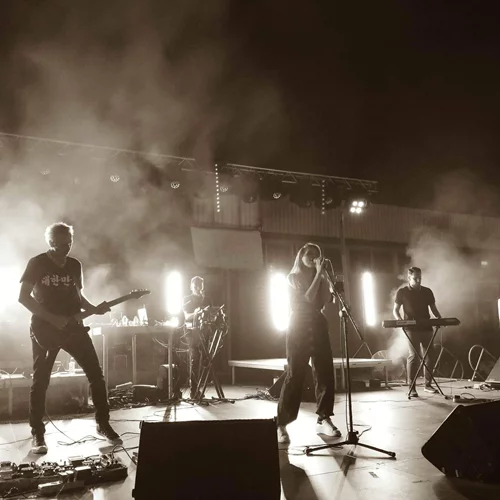 Οι Mikrο ηλεκτρίζουν το "Arch Club - Live Stage"