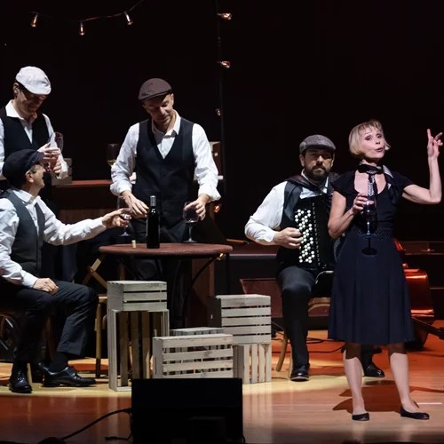 "Piaf! The Show": Μια παράσταση για το θρυλικό σπουργίτι της Γαλλίας