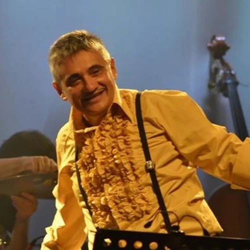 "Ο Αποσυνάγωγος": Ο Ζωρζ Πιλαλί επιστρέφει με σατιρική παράσταση-έκπληξη