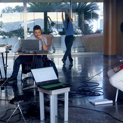 "Experiment B": Χορός και επιστήμη συναντιούνται στο Flux Laboratory Athens