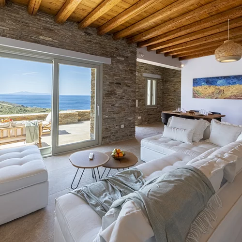 "Androck Villas": Ένα διαφορετικό κυκλαδίτικο καταφύγιο