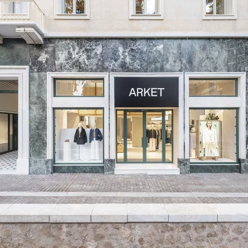 To νέο της flagship της Arket φέρνει το σκανδιναβικό lifestyle στην Αθήνα