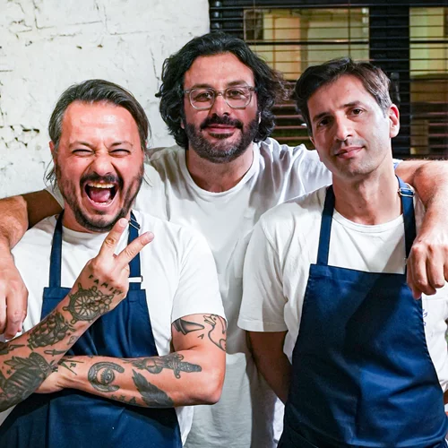 Ladja: Τρεις χομπίστες μάγειρες συγκέντρωσαν εργαλεία & εξοπλισμό για να έχεις μια επαγγελματική κουζίνα, σπίτι σου