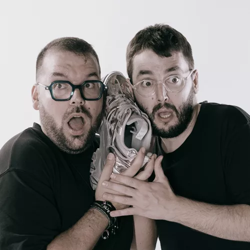 Όλα μόνοι μας