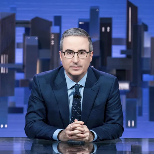 Ο Τζον Όλιβερ έρχεται στην Cosmote TV